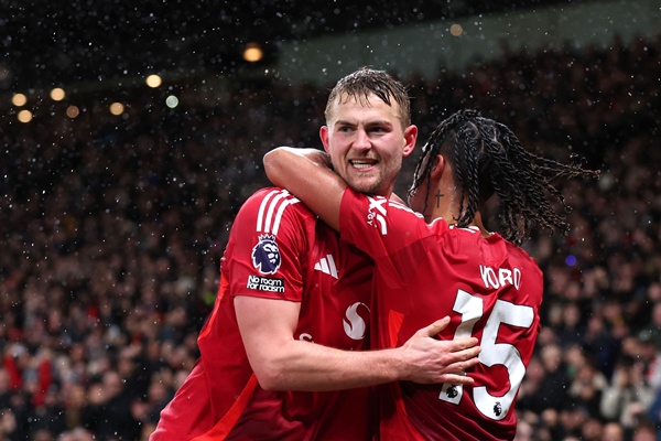 Manchester United: De Ligt dẫn dắt hàng thủ trẻ, hướng đến tương lai vững chắc