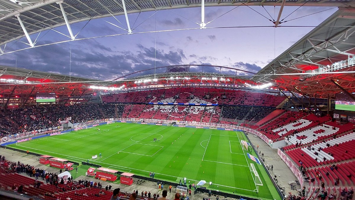 Red Bull Arena Leipzig: Sự Trỗi Dậy Từ Di Tích Lịch Sử