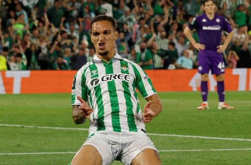 Antony chuẩn bị trở lại Real Betis