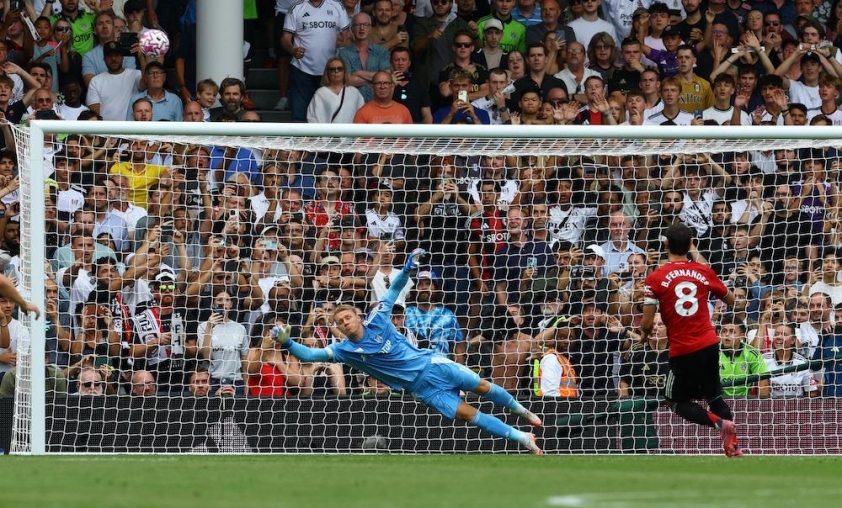 Pha sút penalty hỏng của Bruno Fernandes